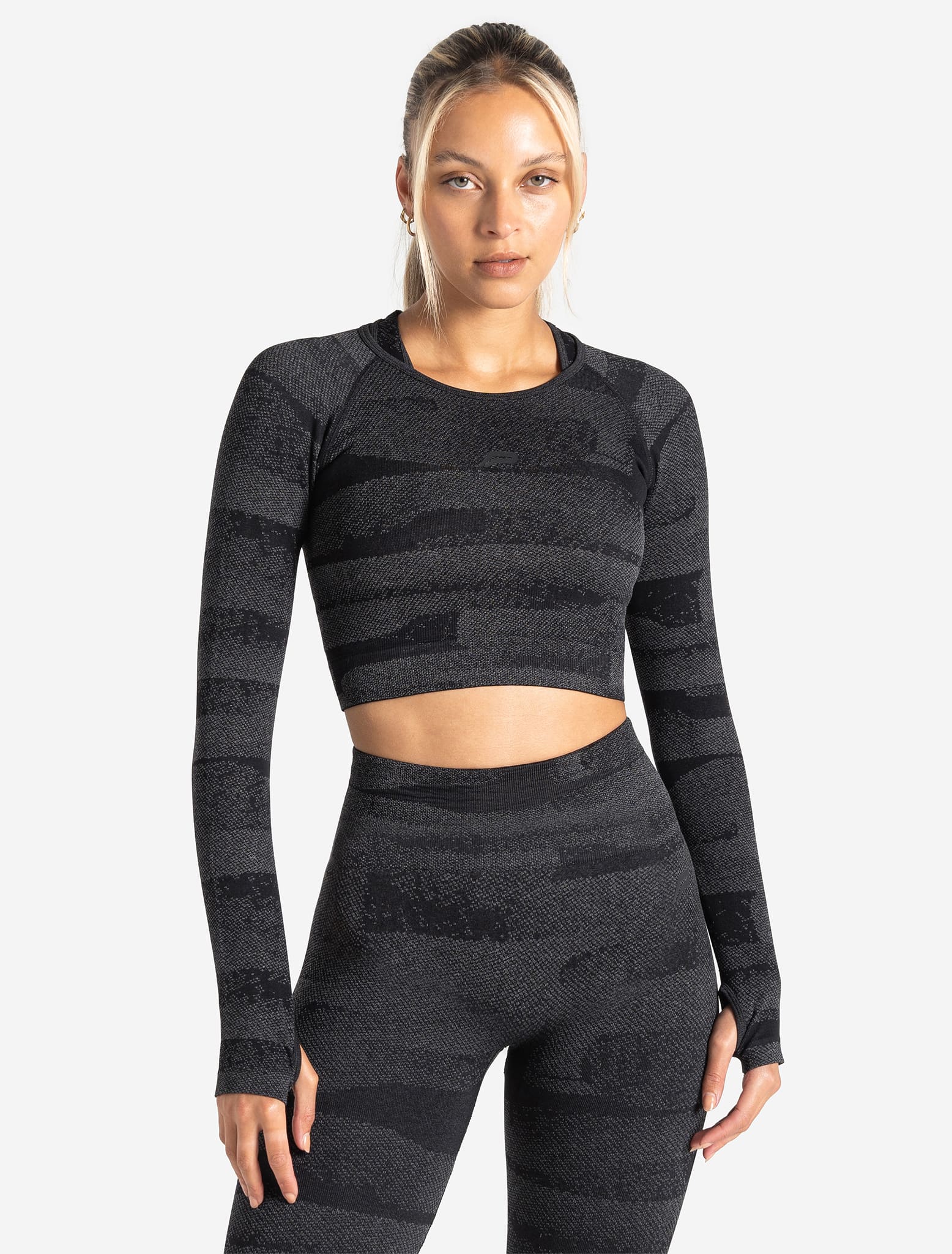 Boost Seamless Long Sleeve Crop Top - Black Pursue Fitness 1